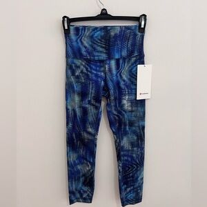NEW WITH TAGS Lululemon Blue Patterned Leggings Size 4